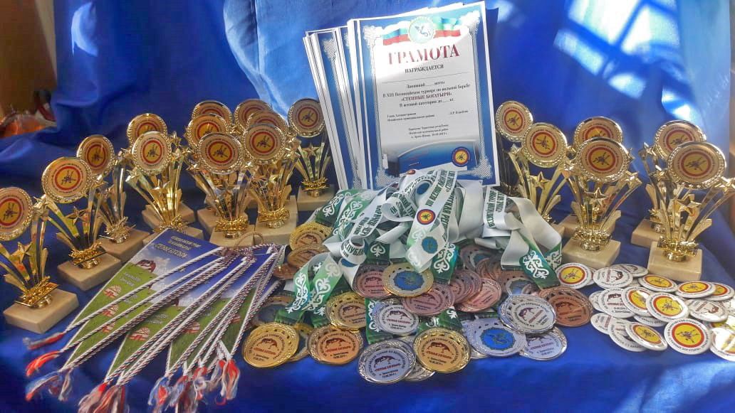 Наградной партнер украсил Всеногайский турнир «Степные богатыри» выставкой наград и сувениров