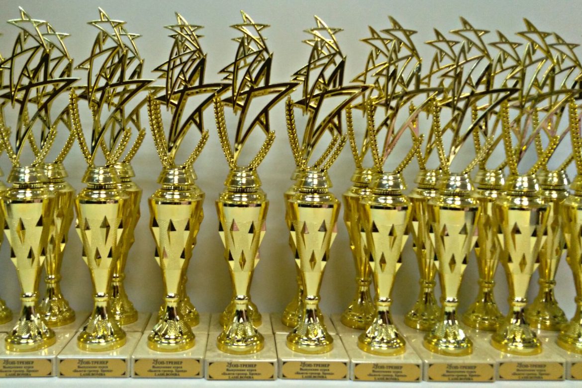 Онлайн-тренеры бьюти-индустрии заказывают награды в «Сан-Сане»